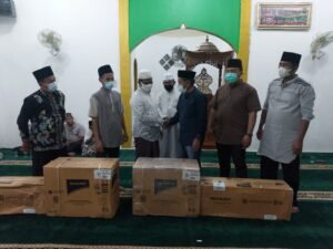 Bupati Batubara Bantu AC Mesjid Al Ikhsan Desa Pasar Lapan