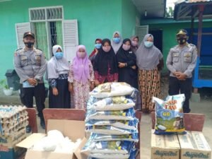 Kapolres Labuhanbatu dan Polsek Jajaran Bagi Bansos ke Dua’fa dan Anak Yatim