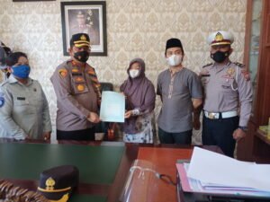 Kapolres Batubara Serahkan Santunan Jasa Raharja Polisi Tewas Lakalantas
