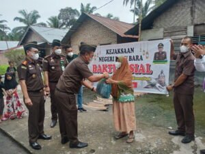 Kejari Batubara Door to Door Berbagai ke Dua’fa