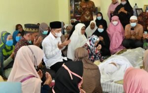 Bupati Bersama Istri Melayat Nenek Wabup Batubara Meninggal