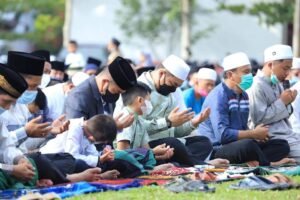Bupati dan Wabup Labura Sholat Id di Marbau