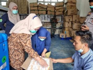 Dinkes Labura Terima Vaksin Tahap ll