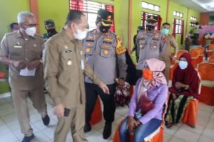 Bupati Batubara Bersama Kapolres Tinjau Vaksinasi Covid-19 Lansia