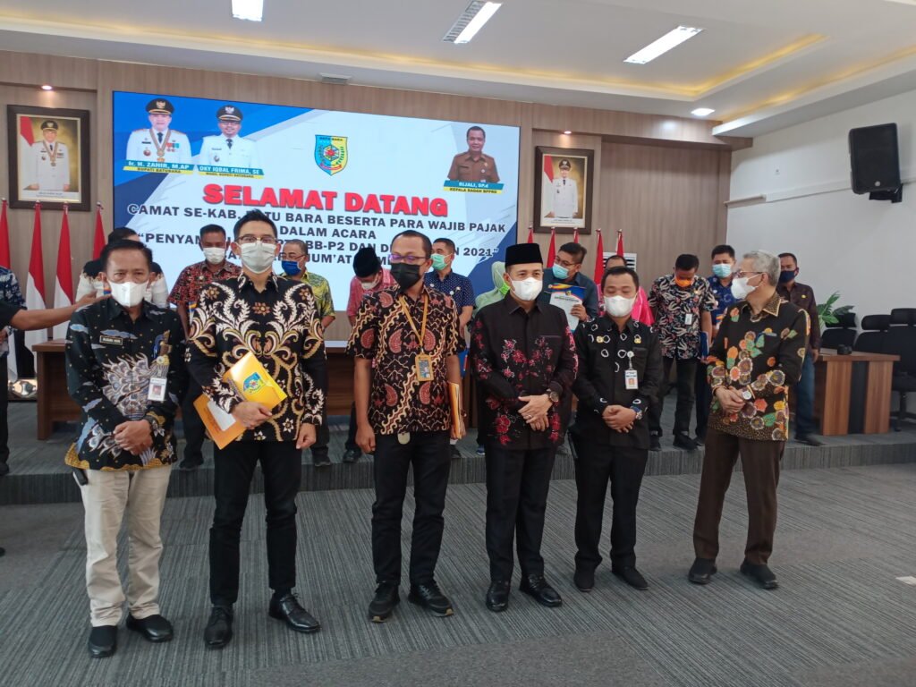 Bupati Serahkan SPPT dan DHKP PBB-P2 Batubara 2021