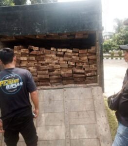 Reskrim Polsek Kualuh Hulu Amankan 4 Ton Kayu Olahan