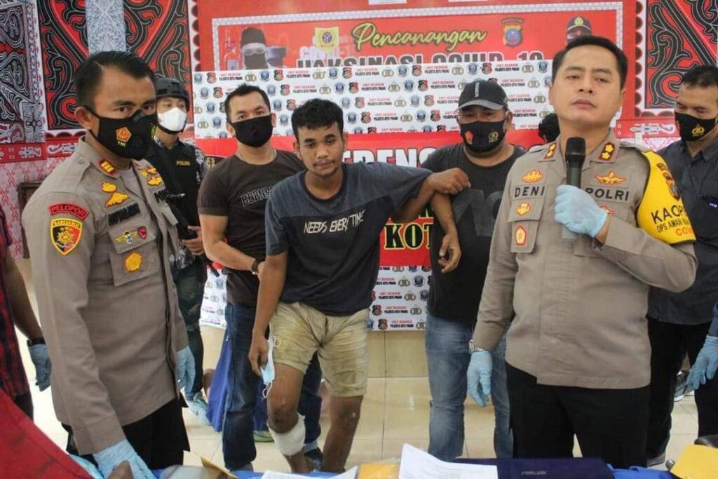 Coba Samurai Polisi, Timah Panas Bersarang di Kaki Residivis Curat Ini