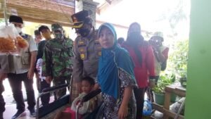 Anak Yatim, Lansia Terima Bantuan Kapolres dan KSJ Batubara