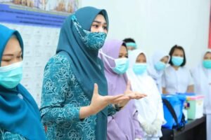 Ketua TP PKK Labura dan Wakil Tinjau Vaksinasi Covid-19 Lansia