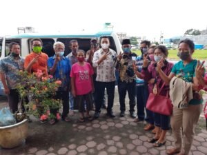 Camat Air Putih Berangkatkan Lansia Vaksinasi ke Inalum