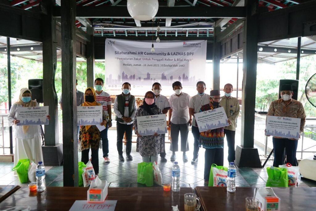 Bilal Mayat dan Penggali Kubur Kota Medan Terima Bantuan