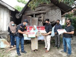 Unit Reskrim Polsek Kualuh Hulu Datangi Rumah Kurang Mampu