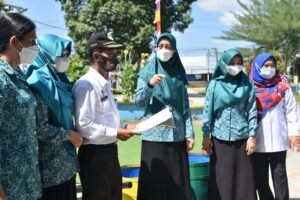 Ny Maya Indriasari Berharap Jaga Kebersihan