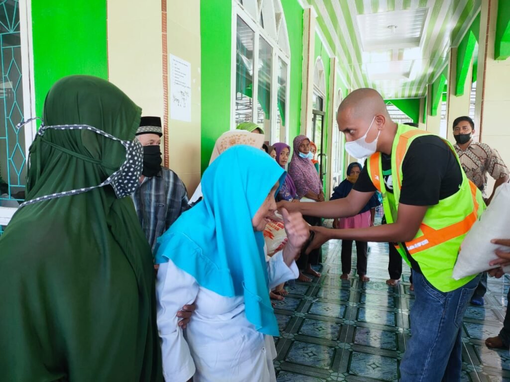 Ratusan Karung Beras Dibagikan Koordinator KSJ Batubara