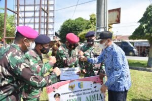 Bupati Batubara Serahkan 34 Hewan Qurban