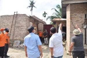 Tinjau Korban Puting Beliung, Bupati Batubara Janji Perbaiki Rumah Warga