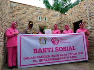 Kapolres Bersama Bhayangkari Cabang Batubara Kunjungi Korban Puting Beliung