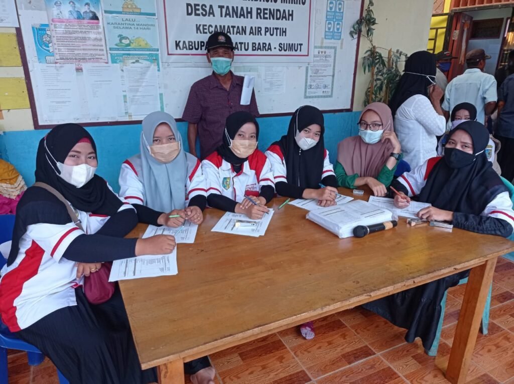 Pemdes Tanah Rendah Layani Masyarakat Vaksinasi