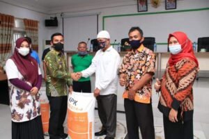 20,000 Kg Pupuk Majemuk Dibagikan ke Kelompok Tani Labura