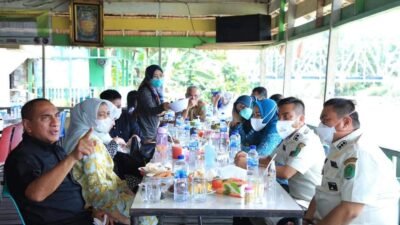 Gubsu Makan Siang Bersama Bupati Labura dan Wakilnya di Gunting Saga
