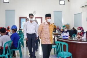 Bupati Zahir Tinjau Vaksinasi di PT MNA