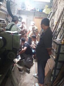 Istri Kaget Lihat Suami Tergantung