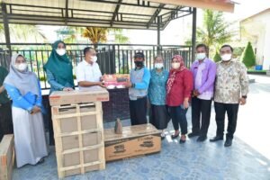 Penyerahan 3 Paket Alat Produksi Keripik di Singapore Land Batubara