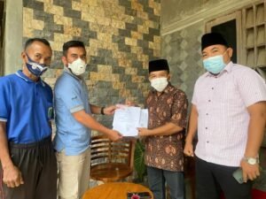 Wabup Labura Serahkan Dokumen Kependudukan