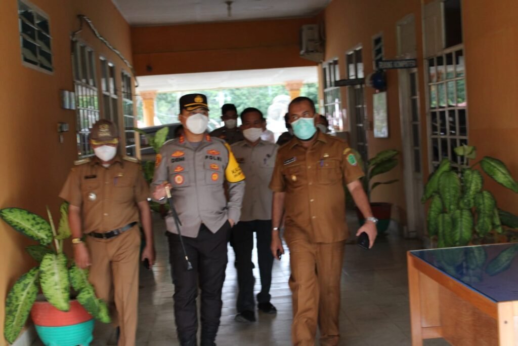 Kapolres Labuhanbatu Bersama Sekda Labura Cek Pasien Covid-19