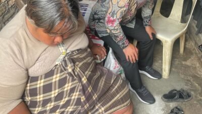 Wabup Labura Jenguk Warga Sakit Bertahun