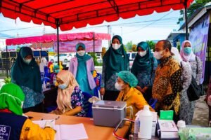 Ketua TP PKK Batubara Tinjau Vaksinasi Perdana Bumil di Puskesmas Lima Puluh