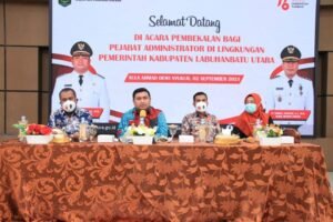 Bupati Labura Bersama Wakil Beri Pembekalan Pejabat Administrator