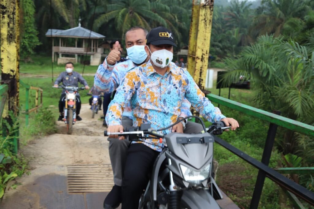 Naik Sepeda Motor, Wabup Bersama Sekda Monitoring Sekolah Terpencil Labura