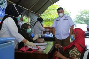 Bupati Labura Pantau Pelayanan Vaksinasi