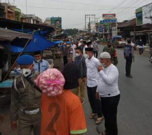 Wabup Labura Pantau Prokes di Pasar Kampung Pajak