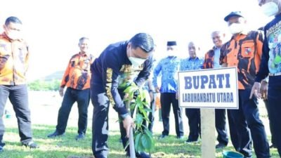 HUT PP Ke-62 dan HSP Ke-93, Bupati Labura Tanam Pohon Serta Beri Santunan