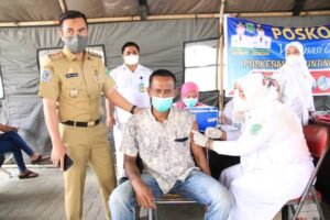 Wabup Labura Tinjau Pelaksanaan Vaksinasi di Damuli Pekan