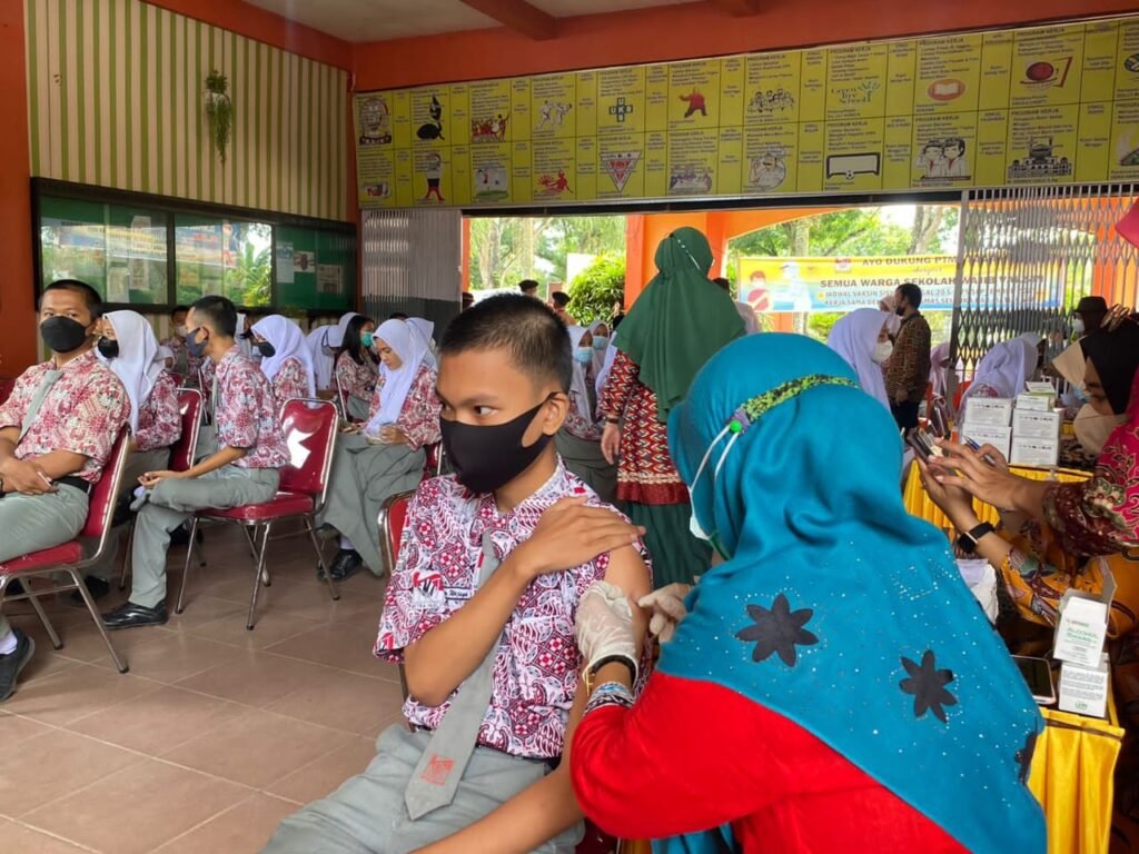 Siwa SMA Mitra Inalum Terima Vaksinasi Dosis 2