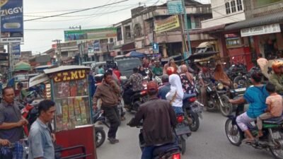 Begini Potret Semerawut Jalan Merdeka Tanjung Tiram