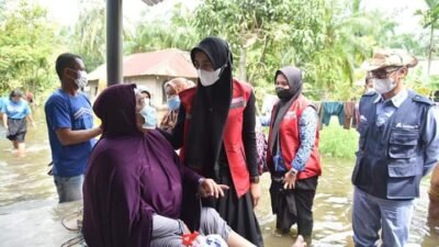 BK3S Batubara Bersama Inalum Berikan Bansos ke Korban Banjir