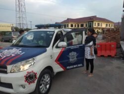 Ngidam Naik Mobil Patwal Polisi, Wanita Hamil 9 Bulan di Ini Diajak Keliling