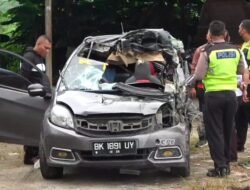 1 Tewas, Mobilio Tabrak Pantat Truck Fuso di Kilometer 117-118 Batubara