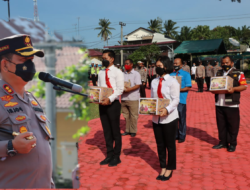 Diapel Pagi, Kapolres Batubara Berikan Bingkisan Natal