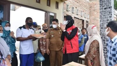 Dinsos Bersama BK3S Barubara Bantu Korban Puting Beliung