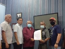 Ketua SMSI Sumut Serahkan SK Palas, Paluta dan Labusel