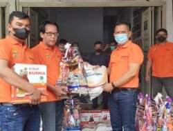 Pewarta Polrestabes Medan Bagi Bingkisan dan Parsel