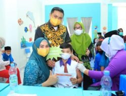 Bupati Labura: Orang Tua Tidak Perlu Ragu Suntik Vaksin ke Tubuh Anak