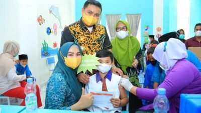 Bupati Labura: Orang Tua Tidak Perlu Ragu Suntik Vaksin ke Tubuh Anak