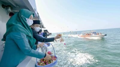 Hari Dharma Samudra, Bupati Batubara Tabur Bunga di Laut