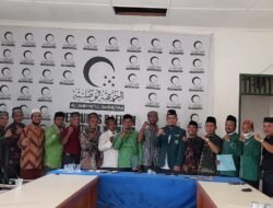 Ketua PD Al Washliyah Batubara Serahkan Tiga SK PC